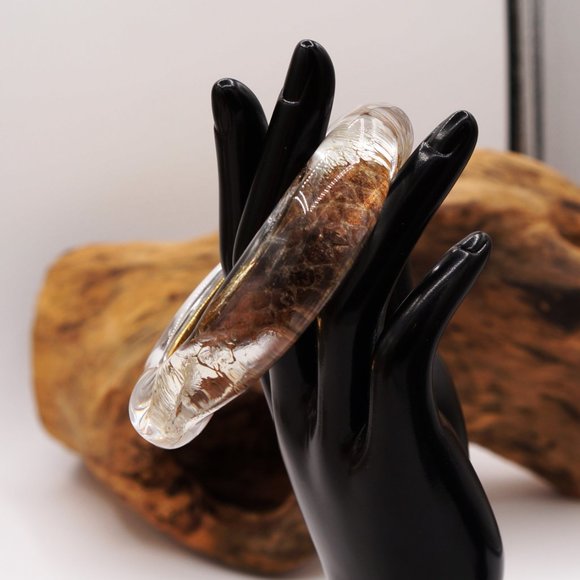 Kara Ross Exotic Snake Skin Chunky Acrylic or Lucite Wavy Bangle - Picture 8 of 13